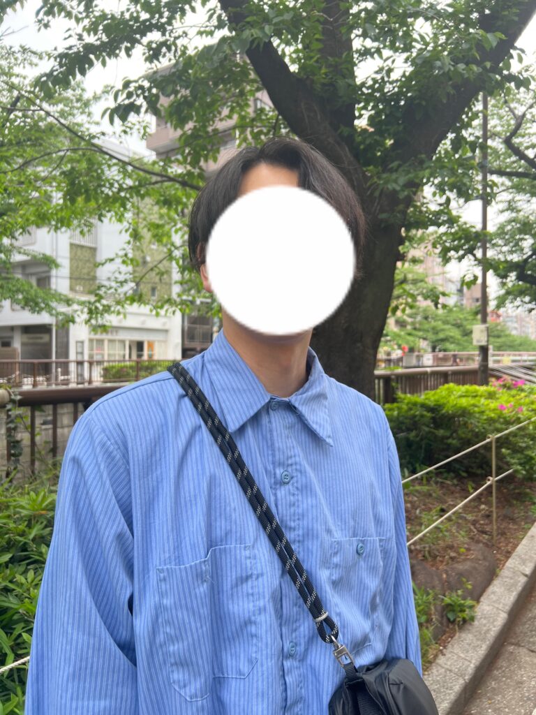 男性のバストアップ写真